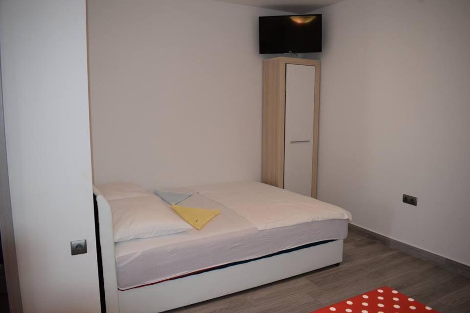 Apartmani Celjak Pag Town Exterior photo