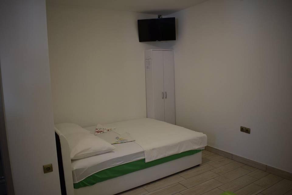 Apartmani Celjak Pag Town Exterior photo